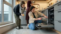 Połówka cytryny w zmywarce: co naprawdę robi i kiedy lepiej wyczyścić filtr