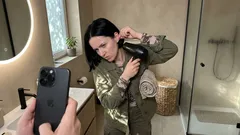 Zatkane ucho po basenie lub locie? Sprawdź, co bezpiecznie działa — zanim sięgniesz po patyczek